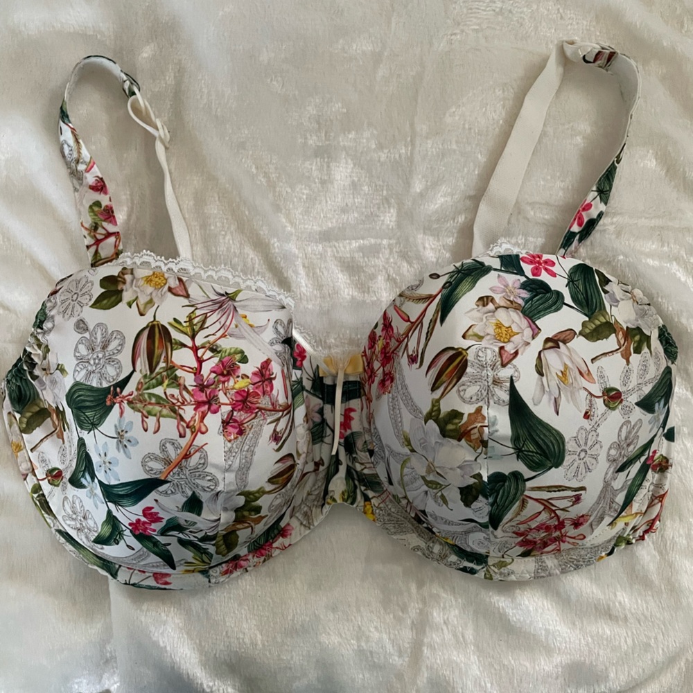 EUC Antigel bra 36F 36DDD balconette style. Vintage pattern.
